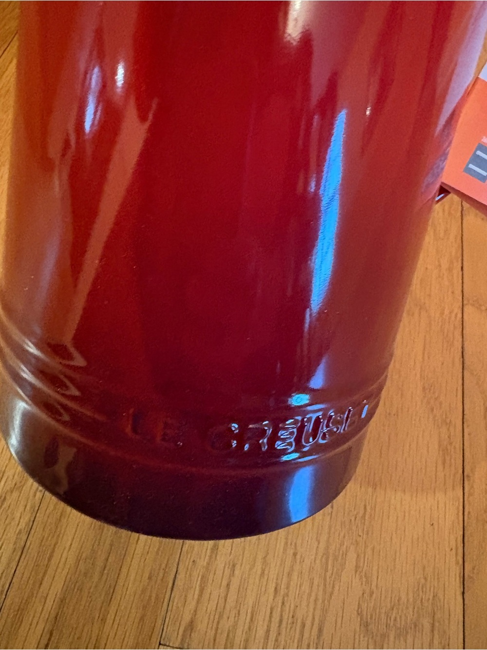 Le Creuset Scandinavia 1.5L Pitcher. Cerise - Picture 4 of 8